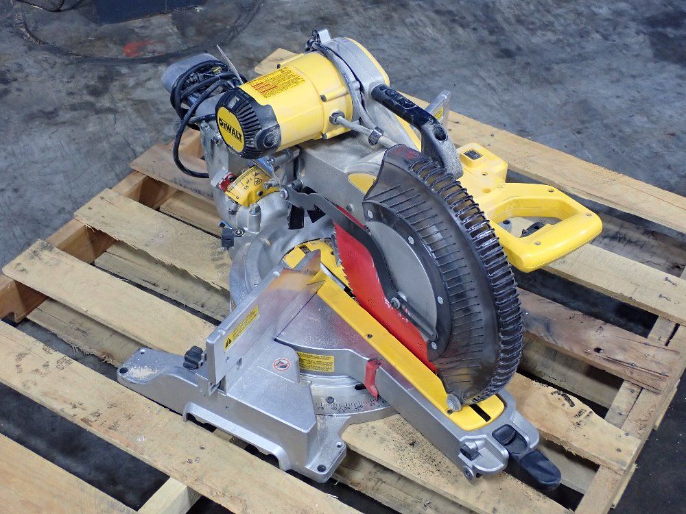 Dewalt 3800rpm, 12" Blade Sliding Compound Miter Saw - Dws780