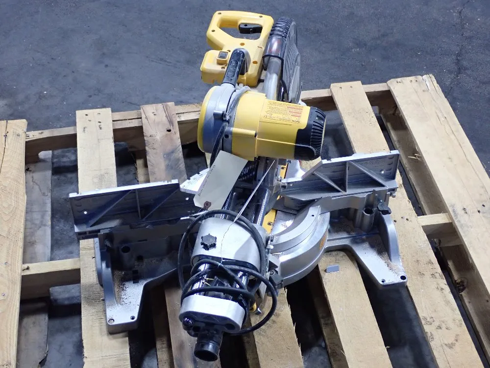 Dewalt 3800rpm, 12" Blade Sliding Compound Miter Saw - Dws780