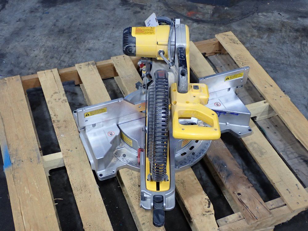 Dewalt 3800rpm, 12" Blade Sliding Compound Miter Saw - Dws780