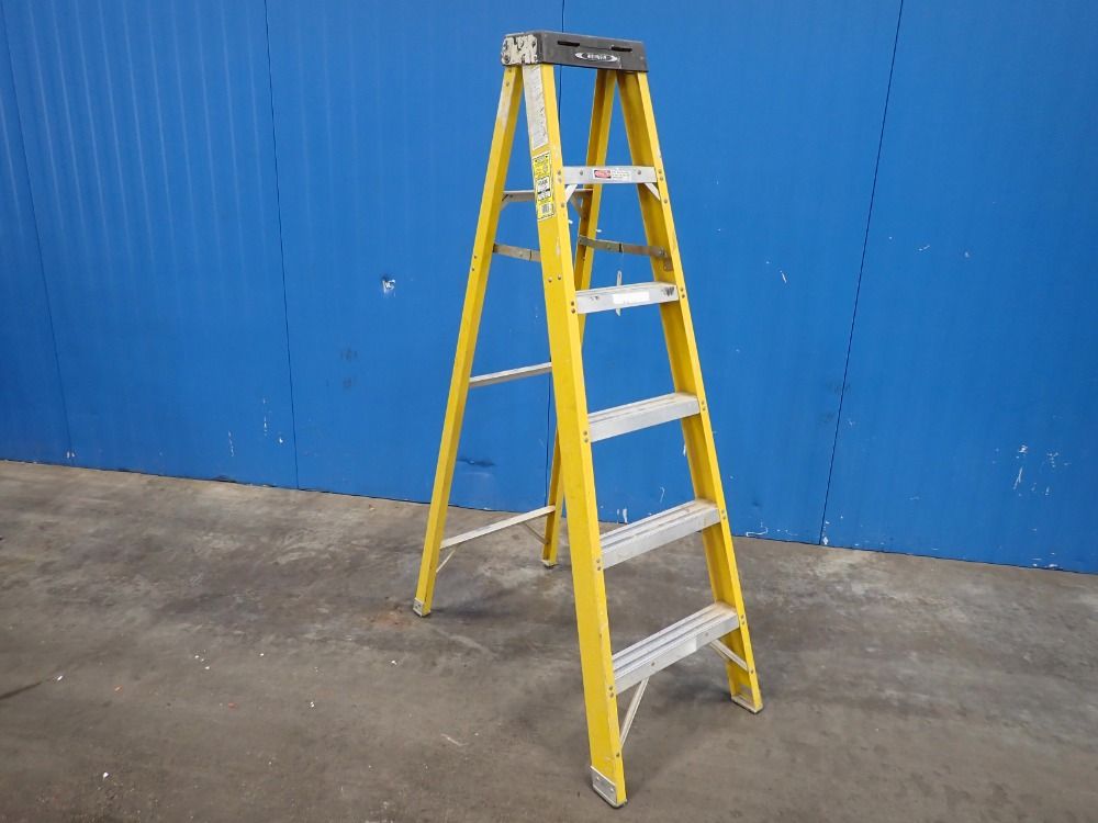 Werner 300lbs, 6 Steps, 69" Top Step Step Ladder - Fsa06