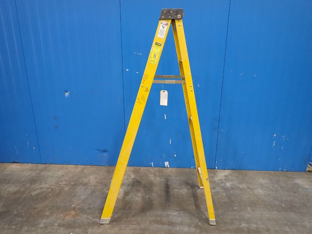 Werner 300lbs, 6 Steps, 69" Top Step Step Ladder - Fsa06