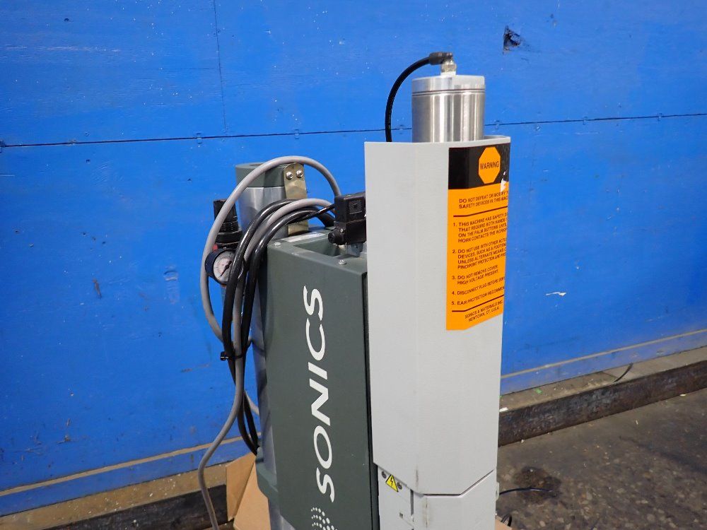 Sonics Ultrasonic Welder - 205s