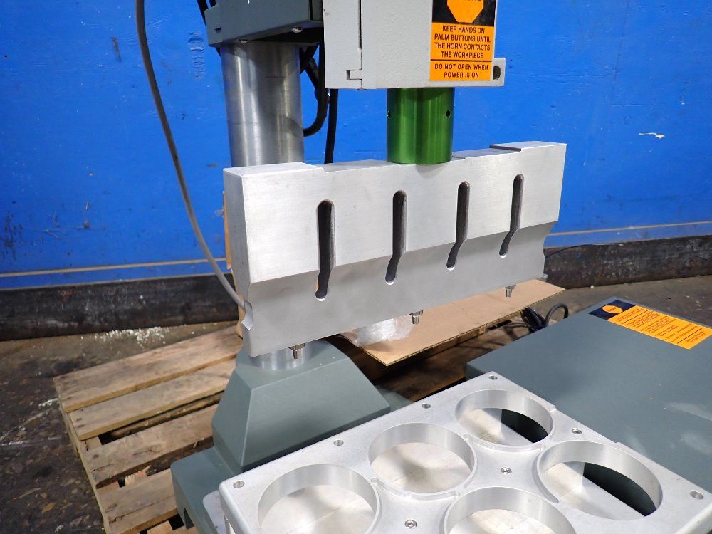 Sonics Ultrasonic Welder - 205s
