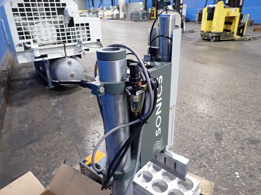 Sonics Ultrasonic Welder - 205s