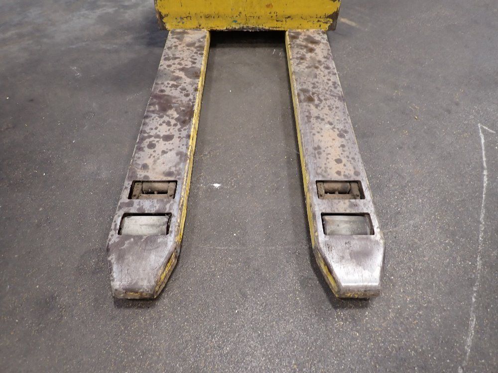 Yale 4000# Electric Pallet Jack - Mpd04acn24c2748