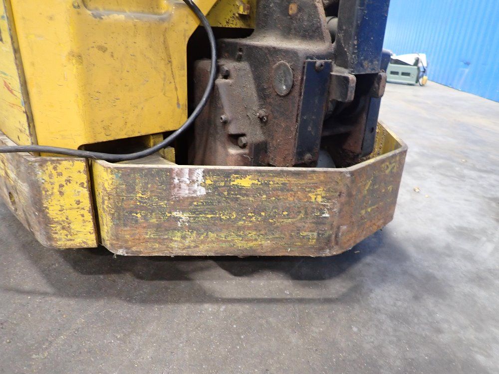 Yale 4000# Electric Pallet Jack - Mpd04acn24c2748