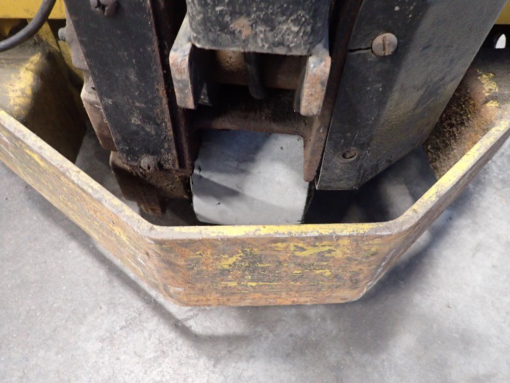 Yale 4000# Electric Pallet Jack - Mpd04acn24c2748