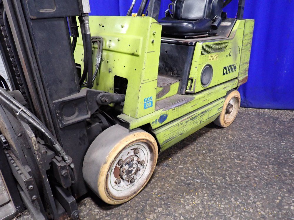 Clark 4000 Lbs Propane Forklift - Gcs20mb