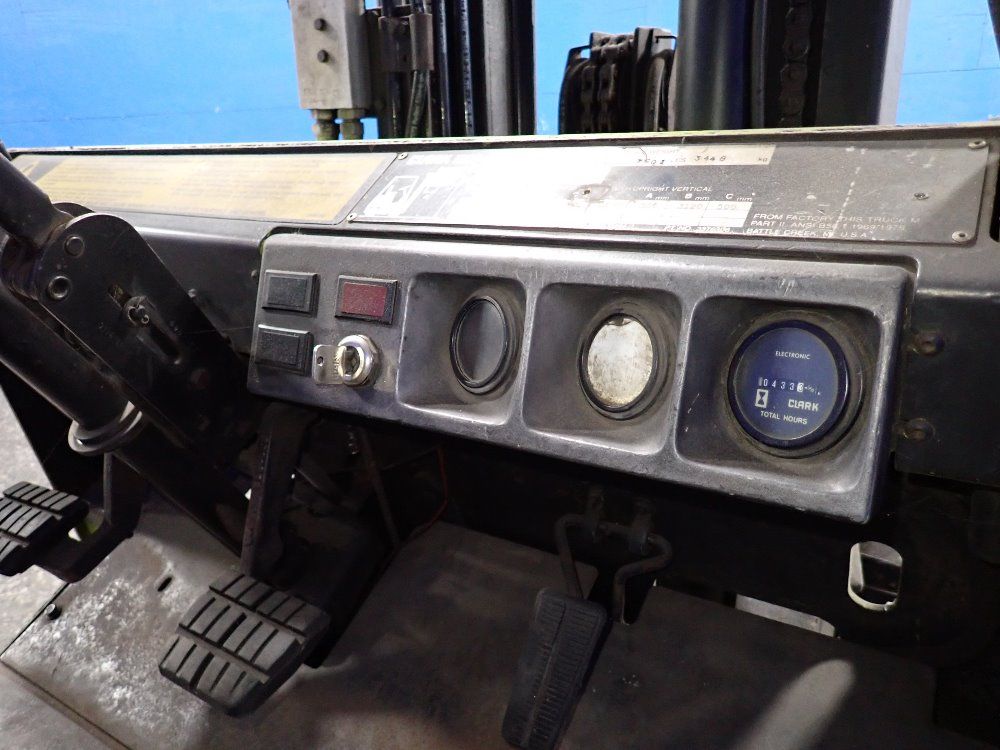 Clark 4000 Lbs Propane Forklift - Gcs20mb