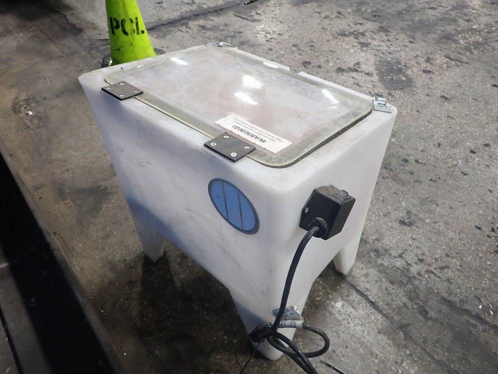 Cyclone 16" X 12" X 10" Hid Blast Cabinet