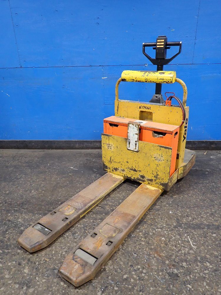 Yale 6000 Lbs Electric Pallet Jack - Mpe060scn12t2748
