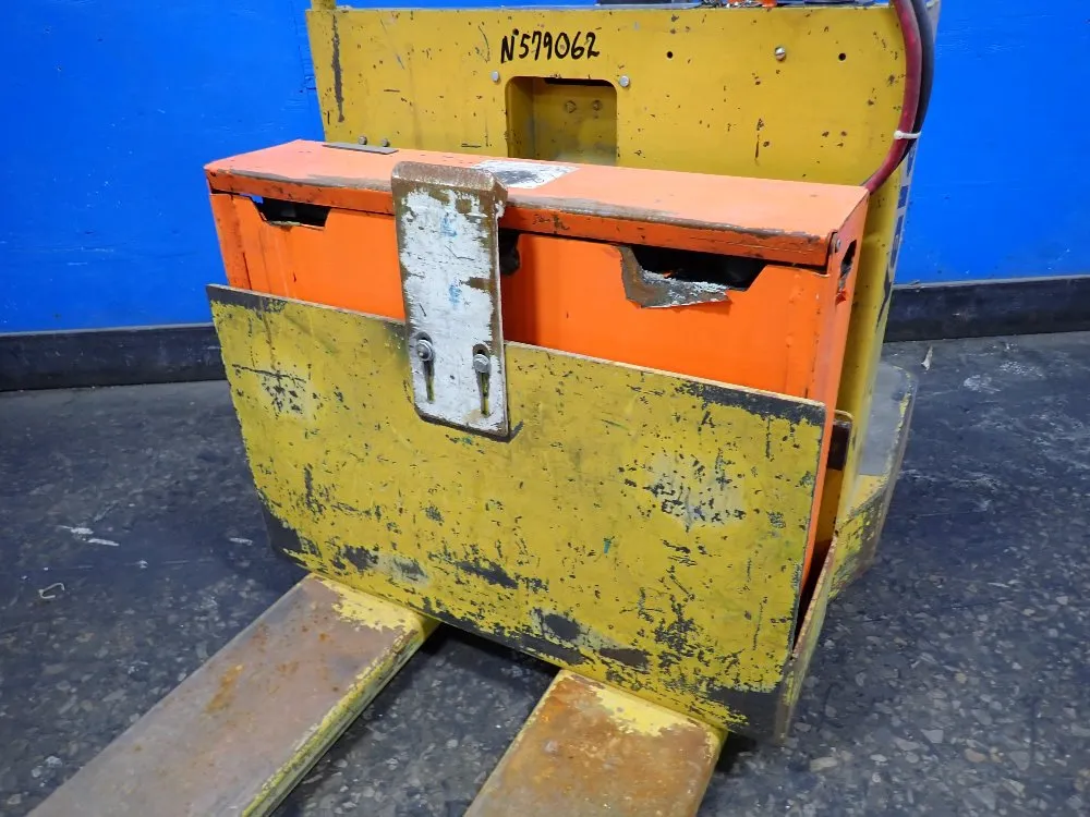 Yale 6000 Lbs Electric Pallet Jack - Mpe060scn12t2748