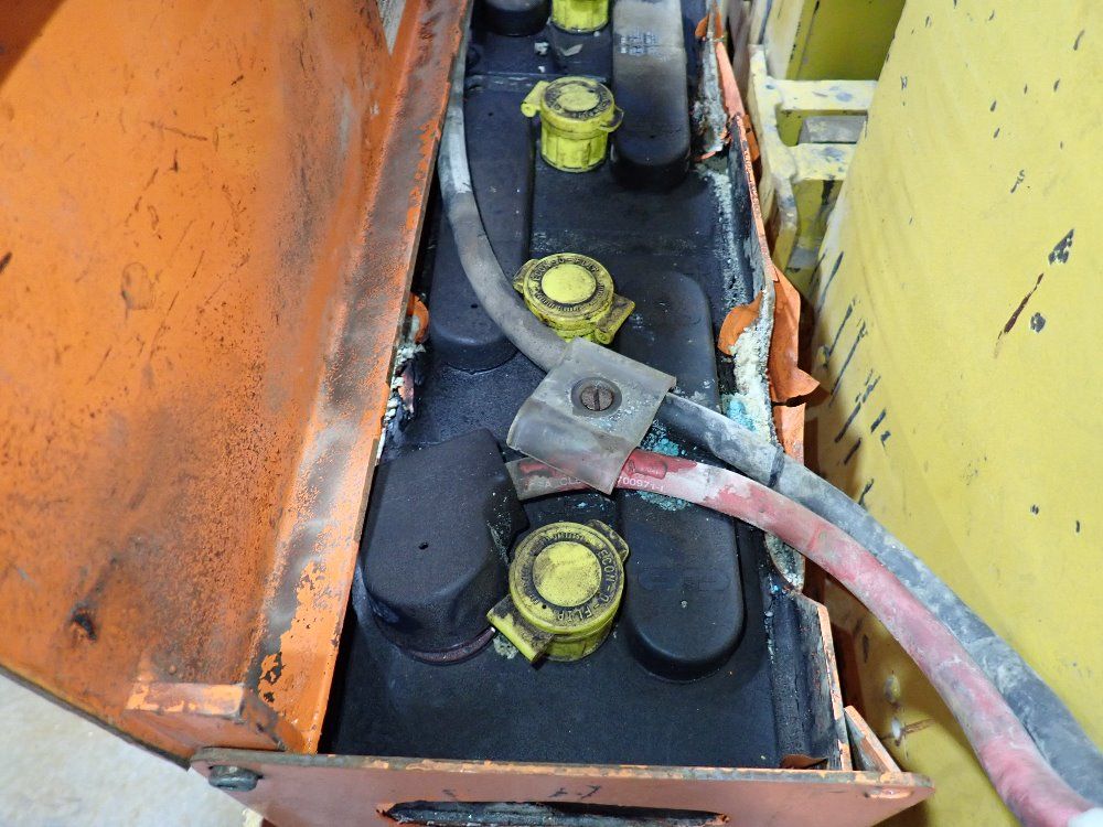 Yale 6000 Lbs Electric Pallet Jack - Mpe060scn12t2748