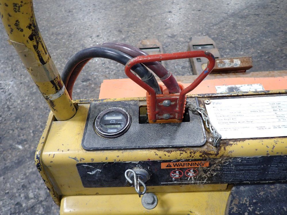 Yale 6000 Lbs Electric Pallet Jack - Mpe060scn12t2748