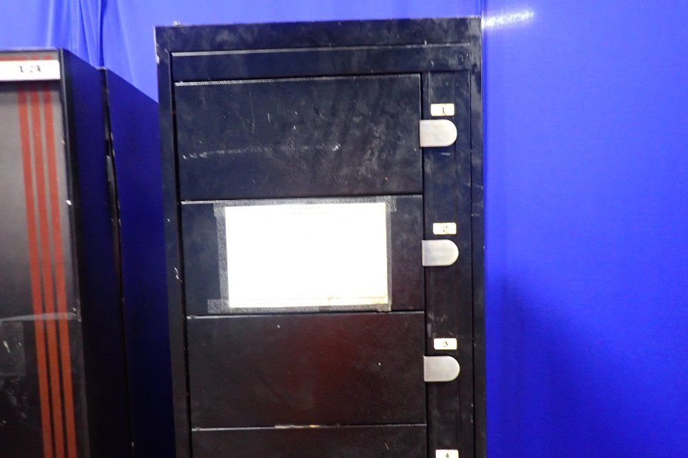 Crib Master 60 Sections Vending Machine