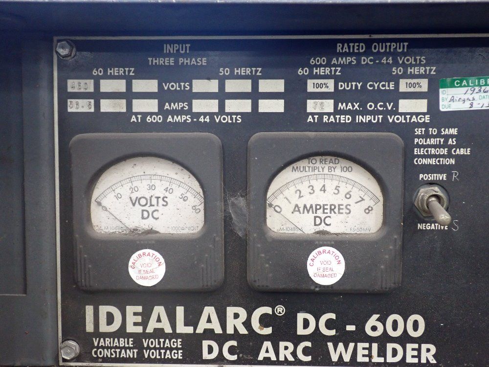 The Lincoln Electric Co. 600 A-44 V Welder - Dc-600