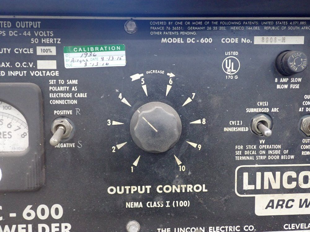 The Lincoln Electric Co. 600 A-44 V Welder - Dc-600