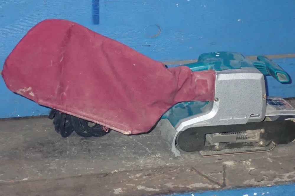 Makita Belt Sander - 9900b