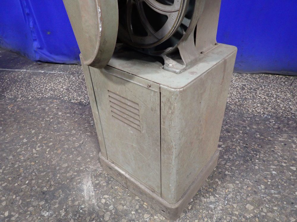 Delta 13 3/4" Vertical Band Saw - 28-203f