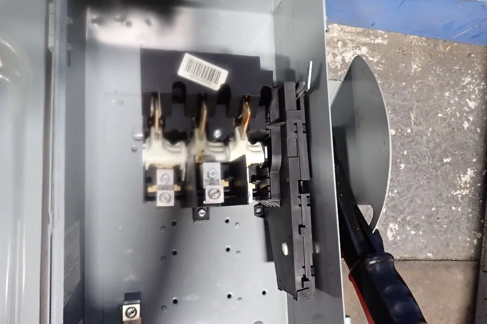 Square D 100 Amps/600v Fusible Disconnects - Hu3c3awkvw