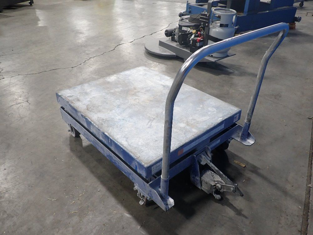 Vestil Mfg. Corp. 2000 Lbs. Hydraulic Lift Cart - Cart-200-wd