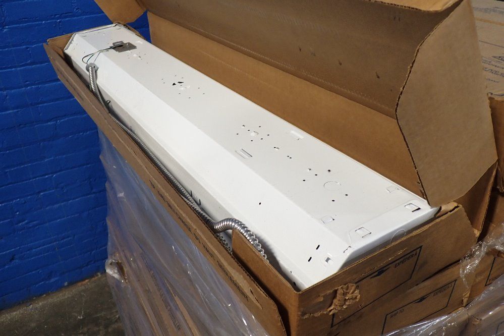 Lithonia Lighting 12" X 48" Light Fixture