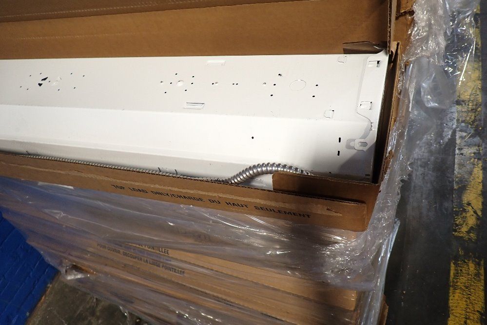 Lithonia Lighting 12" X 48" Light Fixture