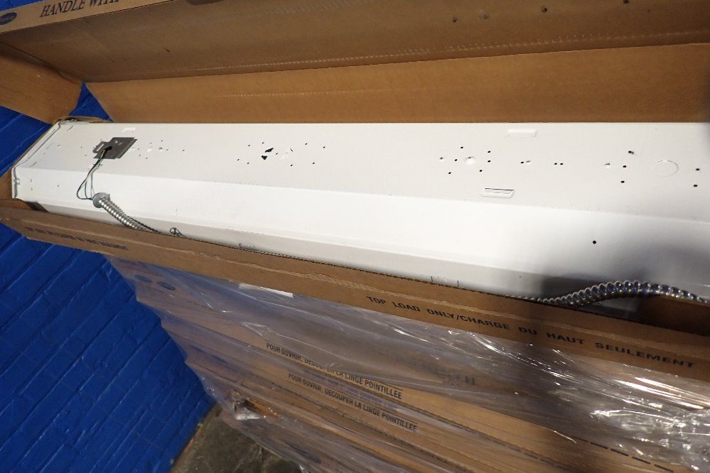 Lithonia Lighting 12" X 48" Light Fixture