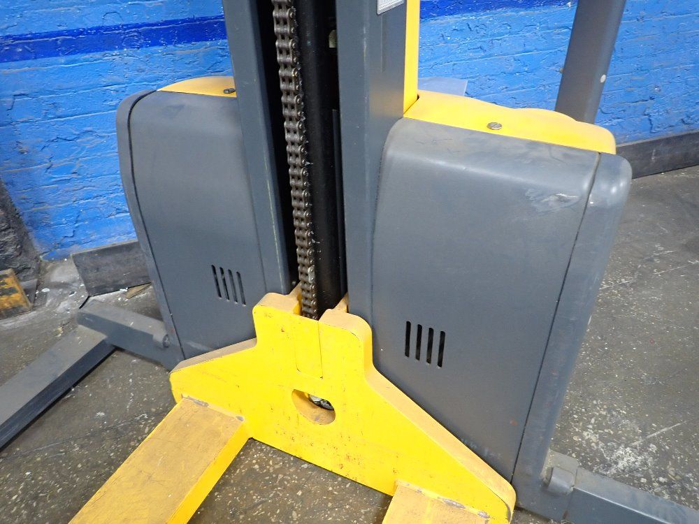 Jungheinrich 2200 Lbs Electric Pallet Jack - Emcb12us