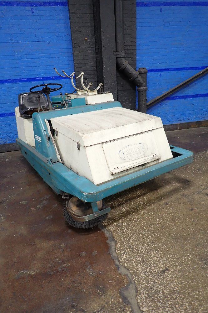 Tennant Propane Floor Sweeper - 265