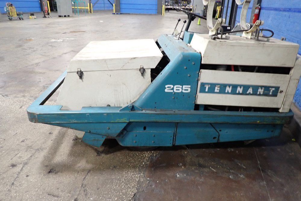 Tennant Propane Floor Sweeper - 265