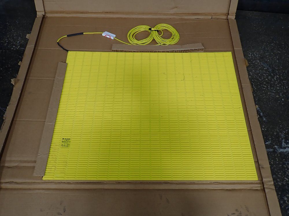 Allen Bradley 29 3/4" X 39 3/4" Sensor Mat - 440f-m1520hynn