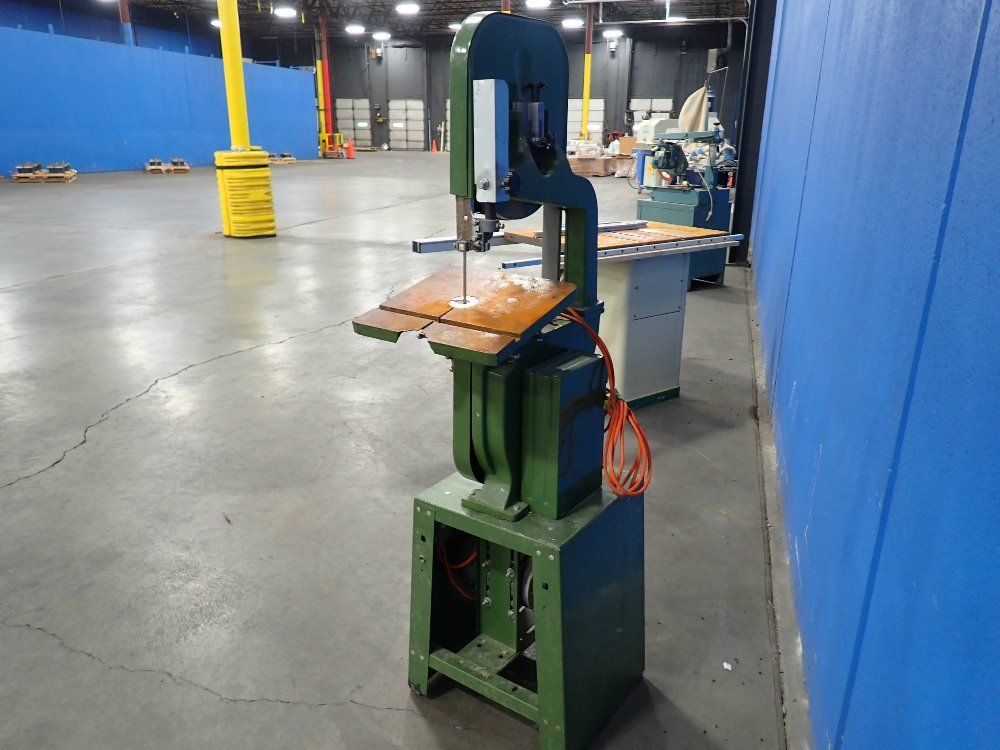 Central Machinery Wood Cutting Bandsaw