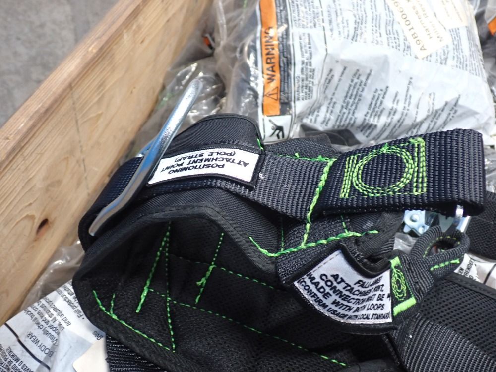 Miller Revolution Miller Revolution 1014809wind Safety Harness