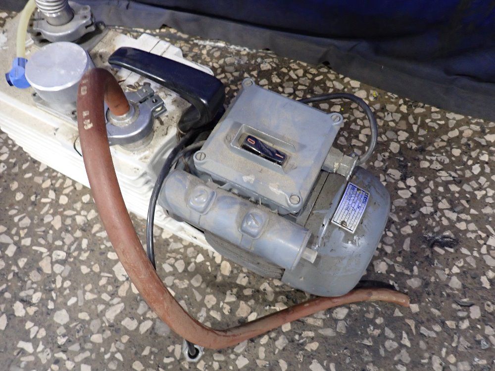 Leyboldheraeus Vacuum Pump