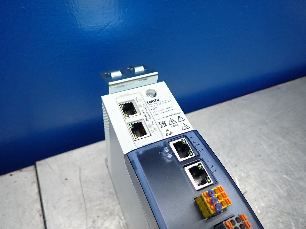 Lenze 400/480 Vac, 0.55 Kw / 0.75 Hp, 50/60 Hz Servo Inverter - 195ae155f1av10z0q0