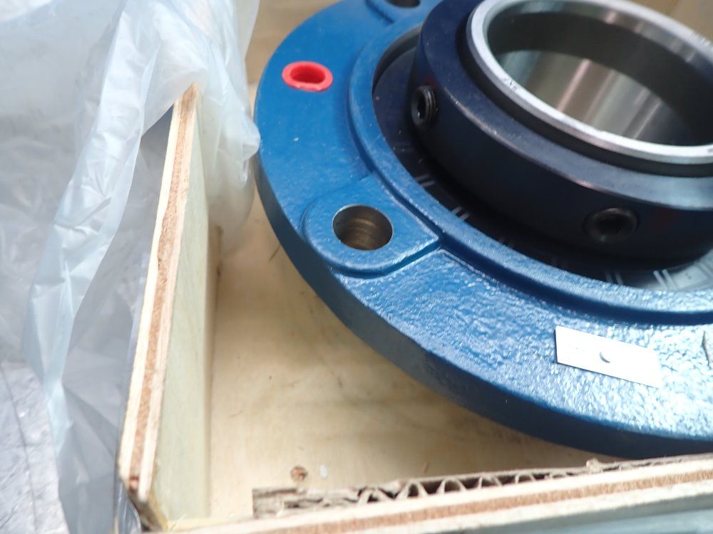 Skf 8.125" Hub Diameter Piloted Flange Bearing - F4brp 315-srb-sre