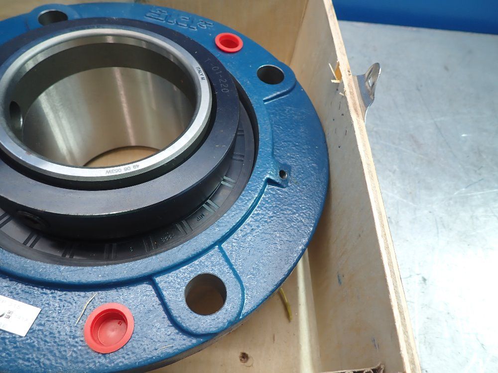 Skf 8.125" Hub Diameter Piloted Flange Bearing - F4brp 315-srb-sre