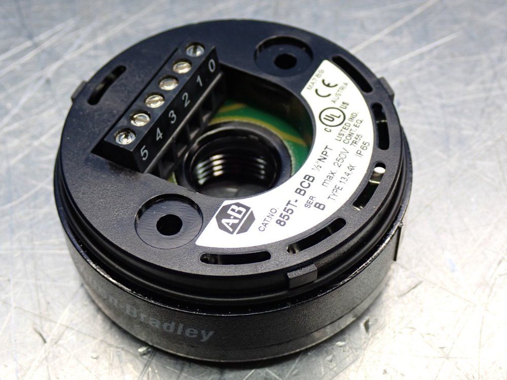 Allen Bradley 70mm, 1/2 Npt Light Stack Mounting Base And Cap - 855t-bcbc