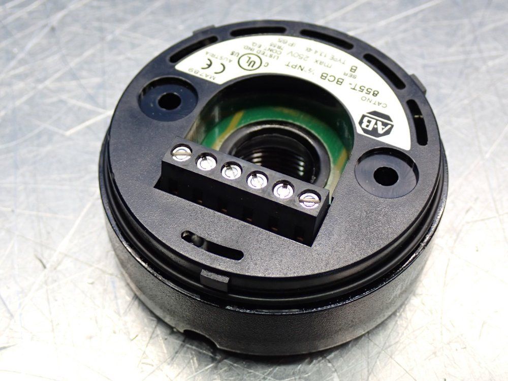 Allen Bradley 70mm, 1/2 Npt Light Stack Mounting Base And Cap - 855t-bcbc