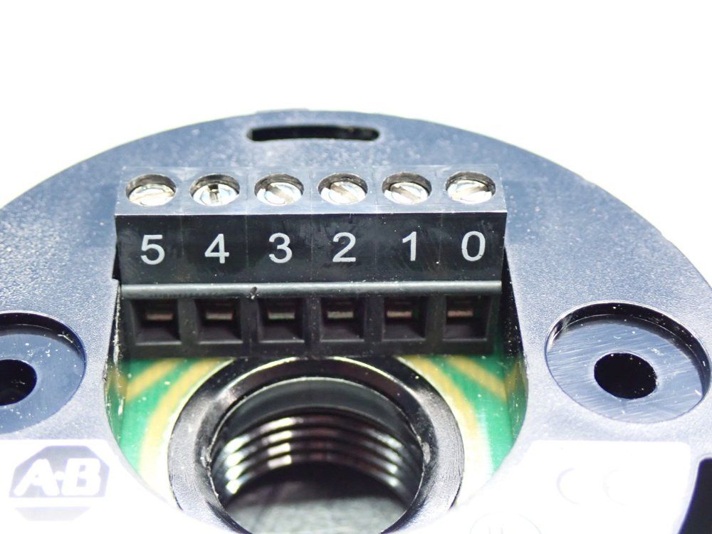 Allen Bradley 70mm, 1/2 Npt Light Stack Mounting Base And Cap - 855t-bcbc