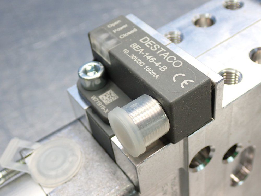 Destaco Enclosed Pneumatic Power Clamp 82m Series