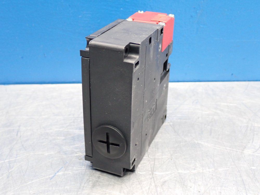 Omron Guard Lock Safety-door Switch - D4nl-2dfg-b