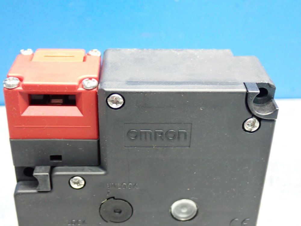 Omron Guard Lock Safety-door Switch - D4nl-2dfg-b