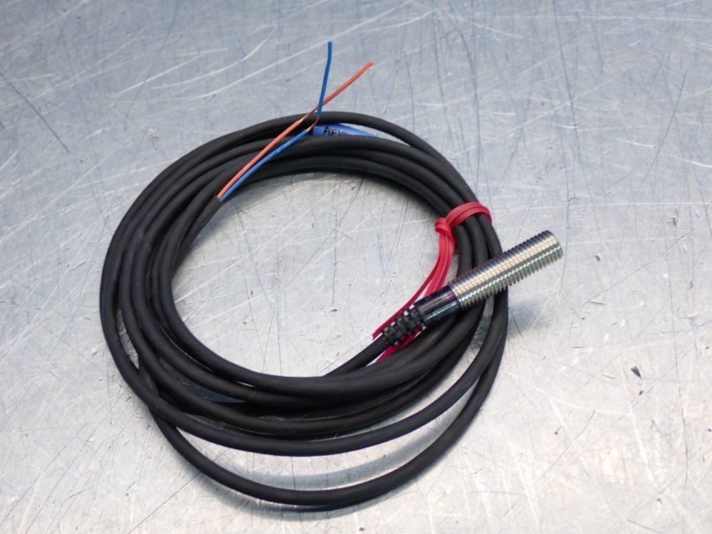 Keyence Twowire Self Contained Amplifier Proximity Sensors