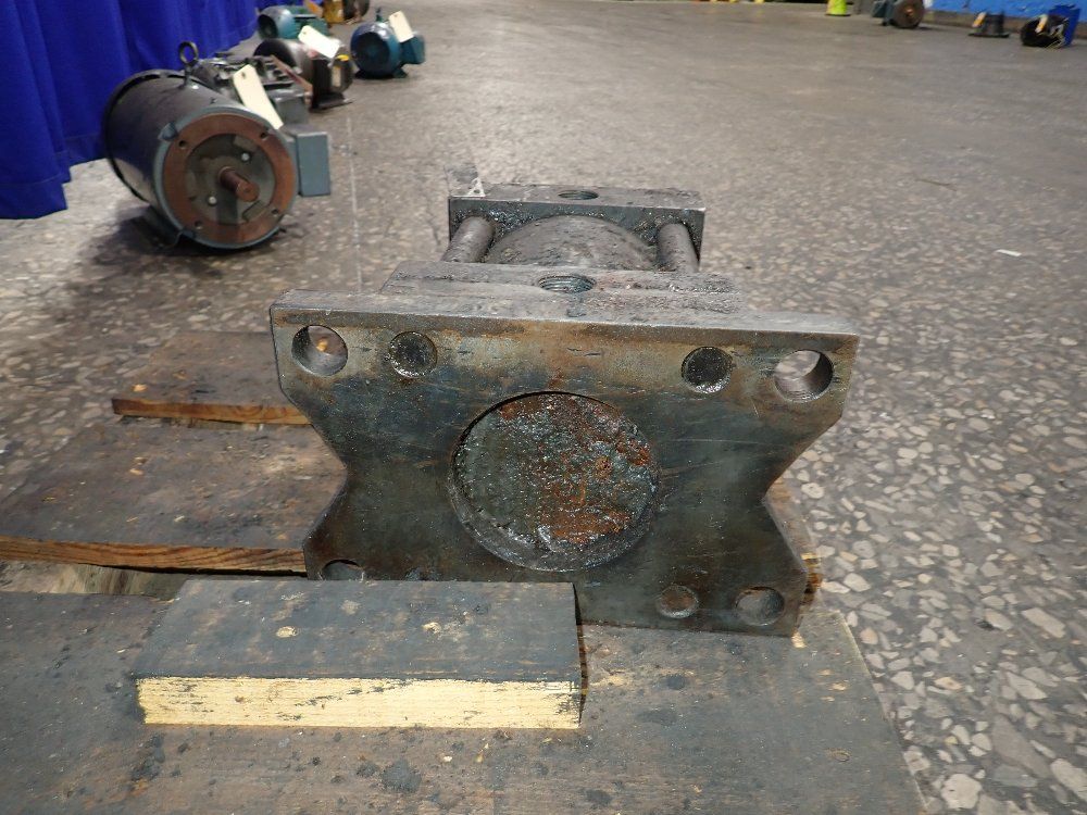  Pneumatic Cylinder