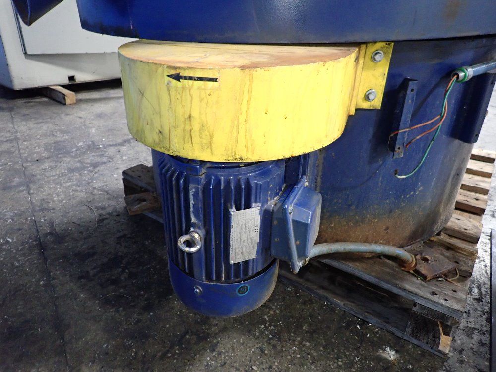 Giant Giant Vibratory Bowl Finisher