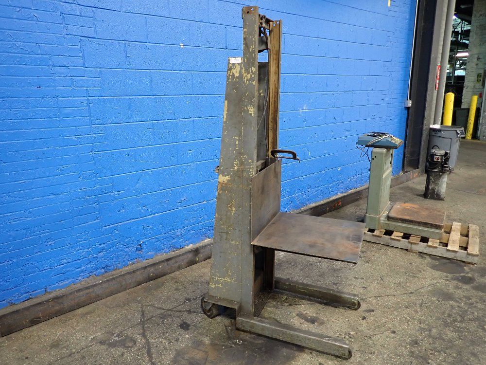  Manual Platform Lift