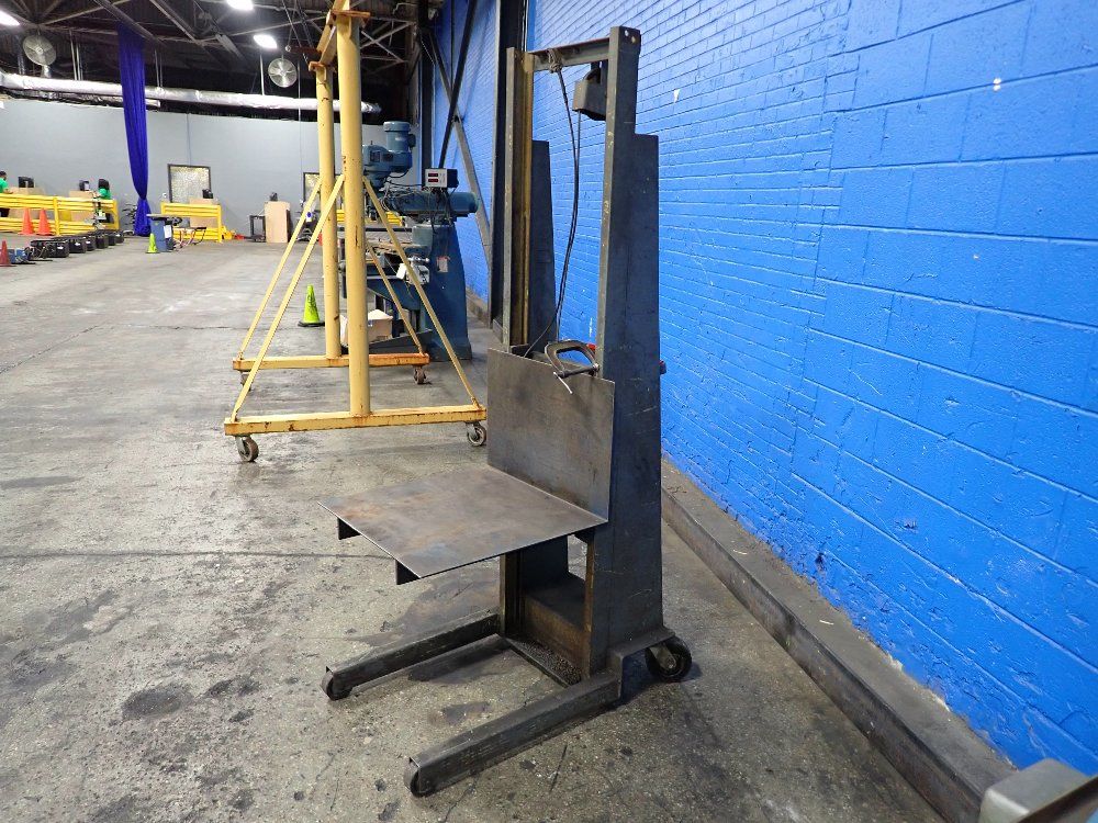  Manual Platform Lift