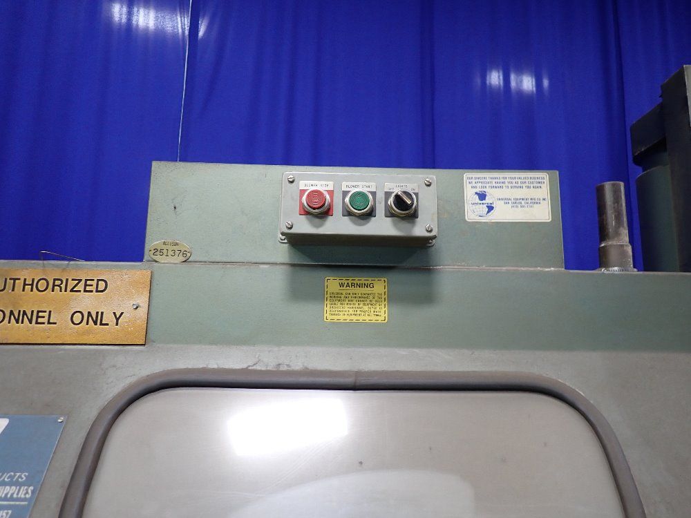 Universal Universal Blast Cabinet